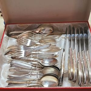 40 Piece Antique Silver Plated Flatware- SET WM ROGERS SILVERWARE- Mixed…
